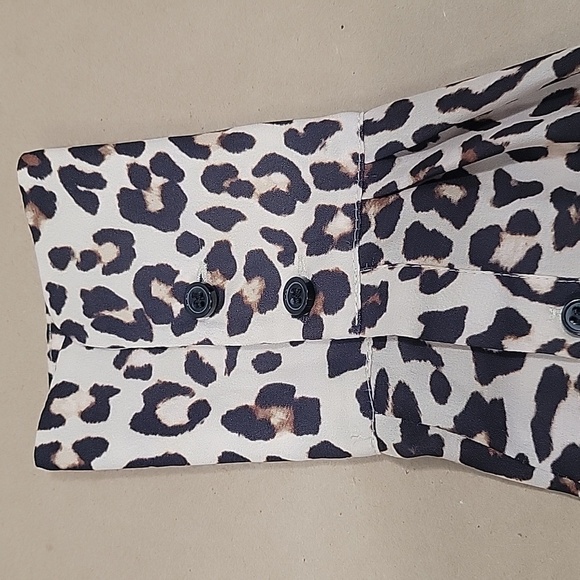 H&M, Size 0, Leopard Print, Long Sleeve, Tie Neck Blouse.  Excellent Condition - Picture 12 of 12